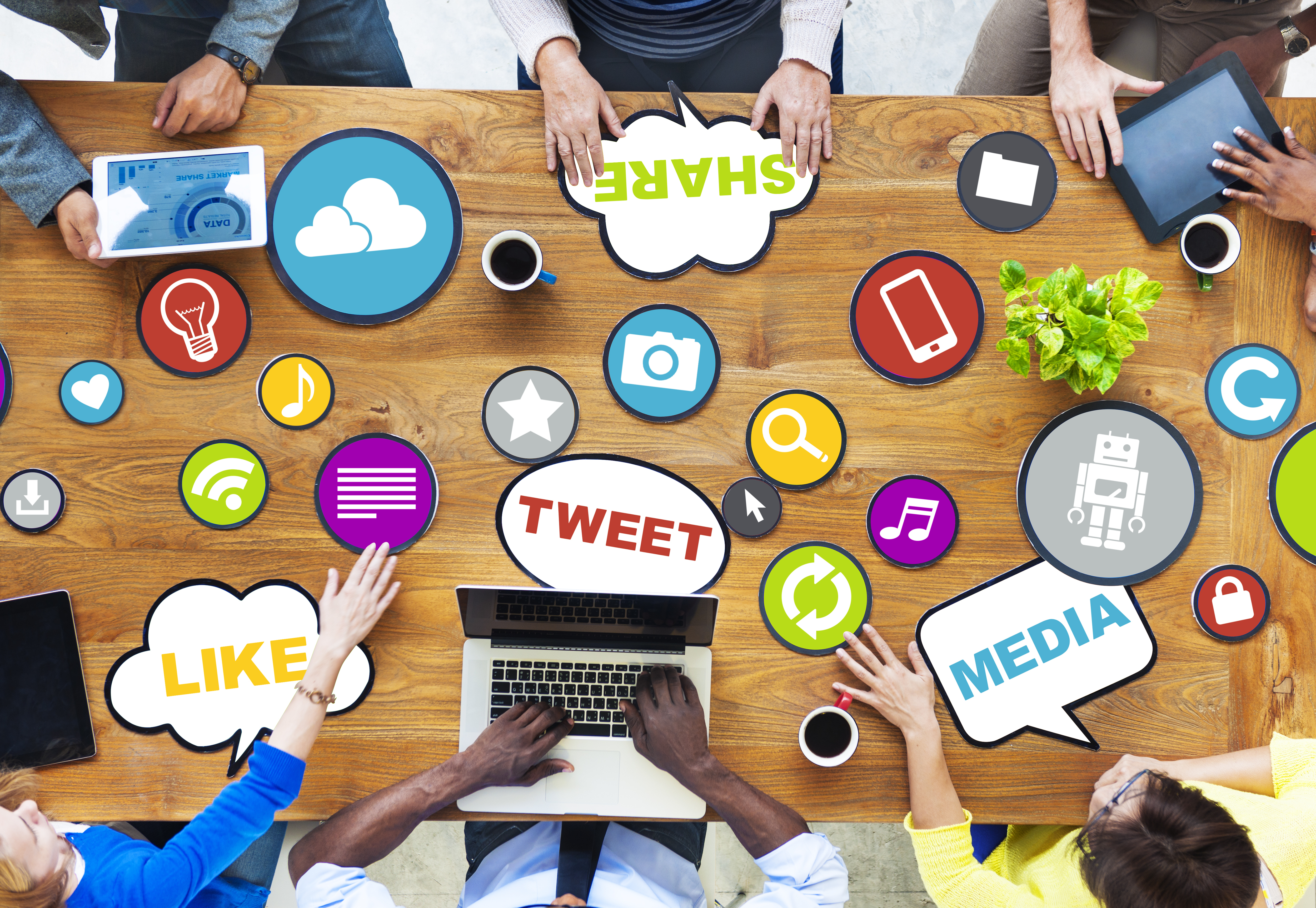 A roundtable discussion of social media concepts.